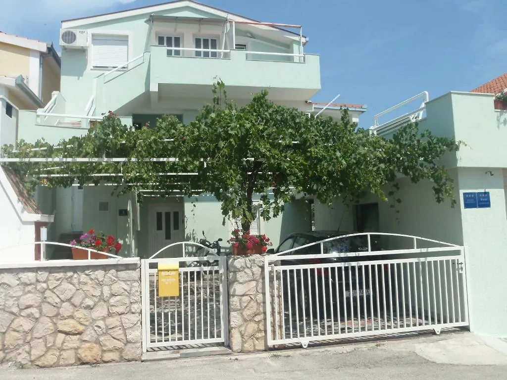 Apartments Otok Trogir 0*,