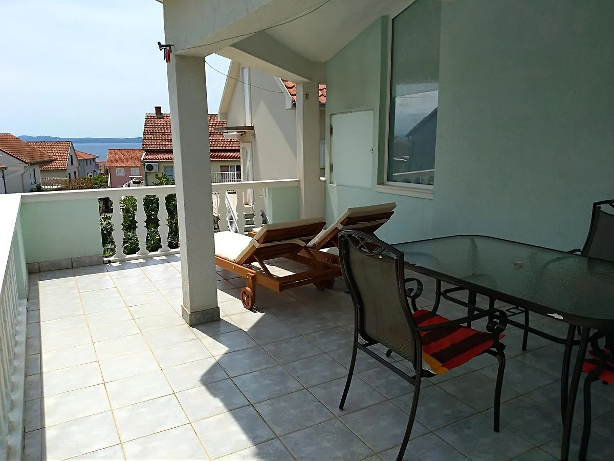 Apartments Otok contacts