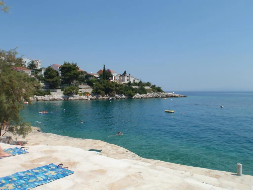 Apartments Otok Trogir 0*,